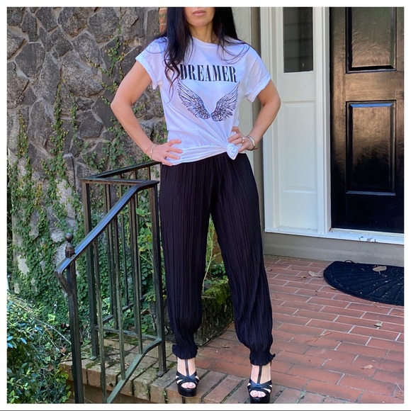 Chic Dreamer Graphic Tee - Picture 5 of 6